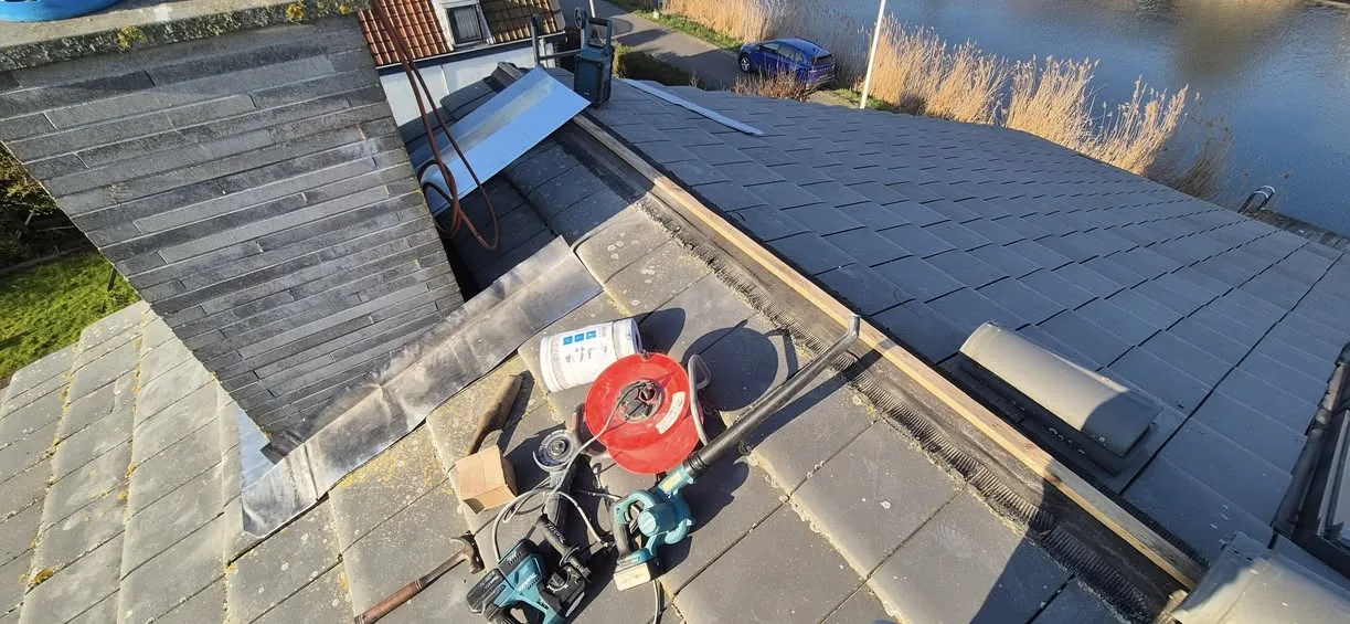 Schoorstenen herstellen op flatgebouw — Rotterdam foto 2